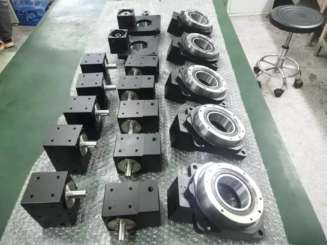 THM200 Hollow Rotary Actuator Rotating Platform Table With High Precision Planetary Gearbox