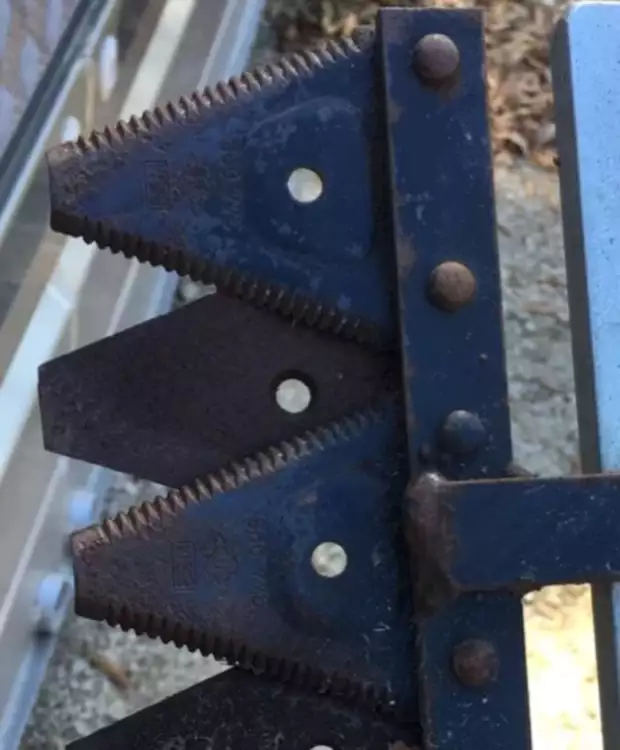 sickle blade section for combine harvester 87470186