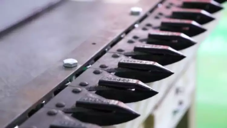 4A1028 (H207930) combine harvesting Sickle Section blade replacement for John Deere, CLAAS, CNH