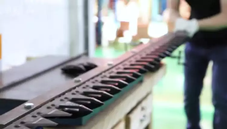 4A1073 (826722C1) combine harvester lawn mower spare parts knife section