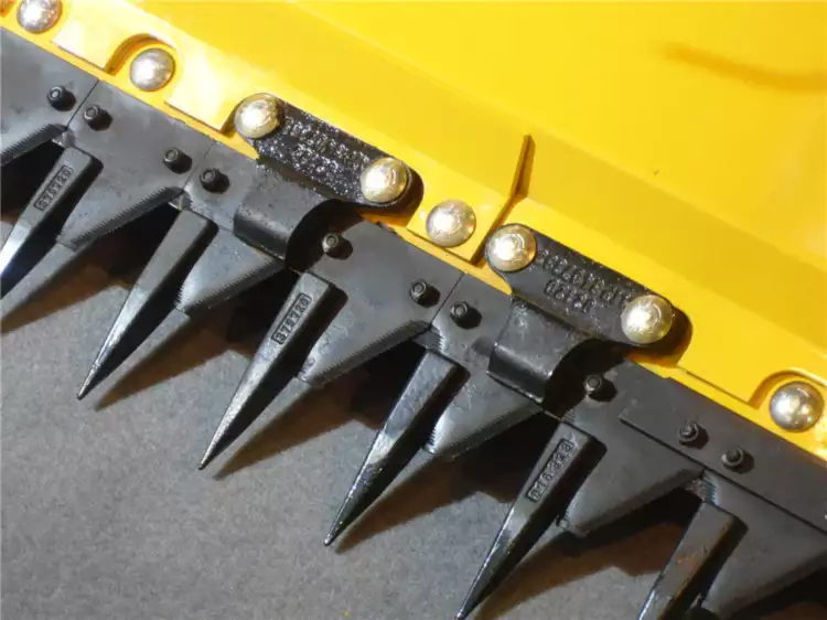 agricultural machinery parts spare for combine harvester knife hold down clip