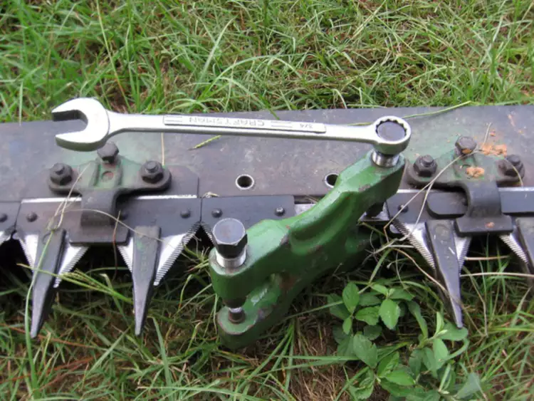 LEXION Series COMMANDOR Combine Harvester Used Casting Forged Knife Sickle Guard