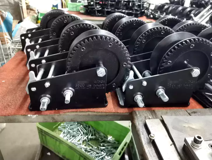 1BJY-HW-06S 1600lbs Hand Crank Winch  with Hook and 10m 32ft Steel Cable, Fit for Boat, Trailer or ATV