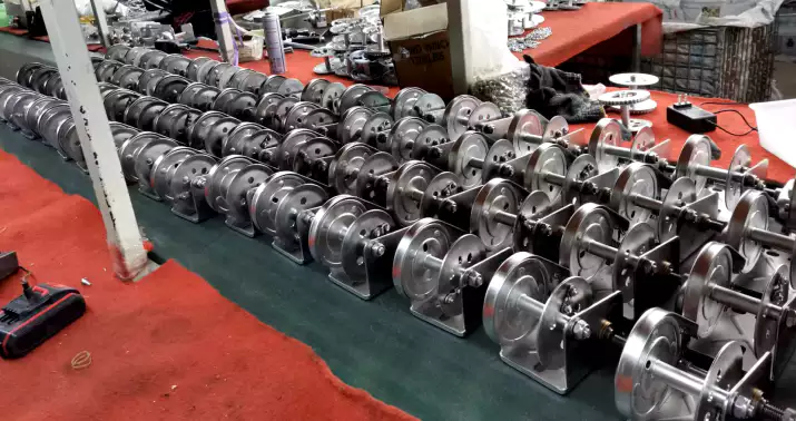 1BJY-HW-10S 3000lbs Hand Crank Winch with Hook and 10m 32ft Steel Cable, Fit for Boat, Trailer or ATV