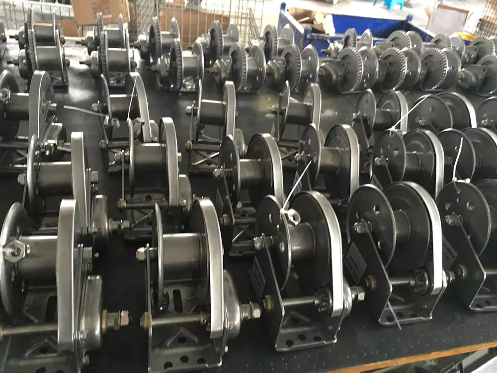 10,000-lb. Truck SUV Winch Kit with Remote Control