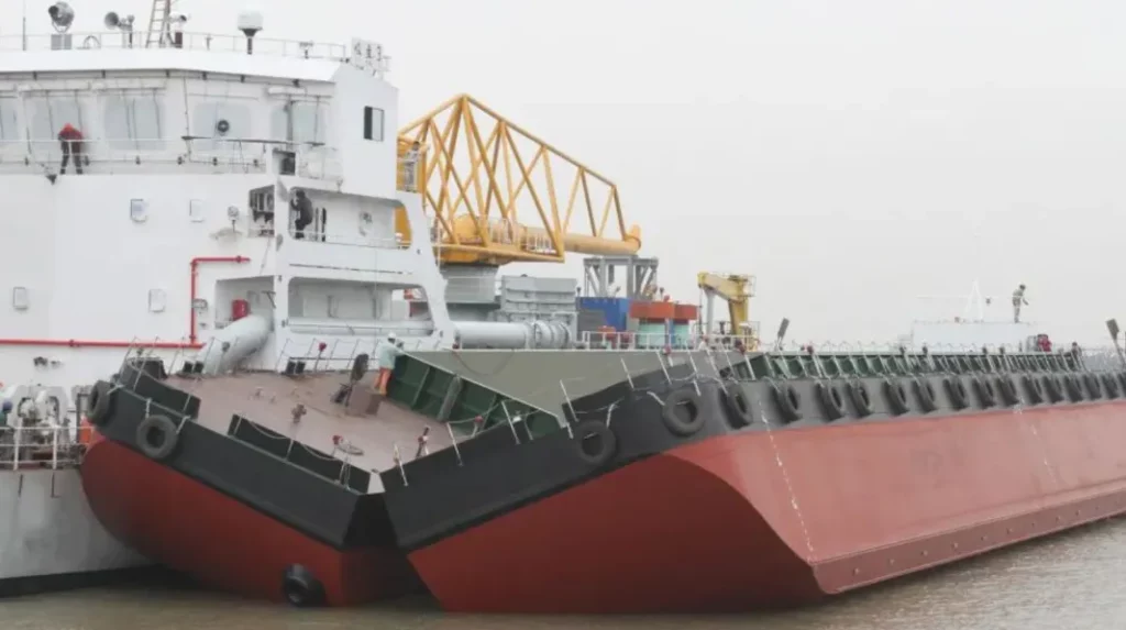 Split Barge Split Cylinder